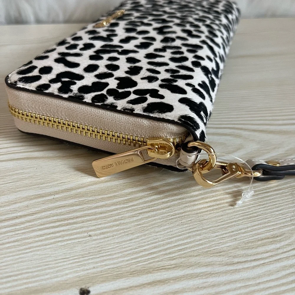 Michael Kors Leopard Print Light Cream Continental Wallet - Picture 4 of 7